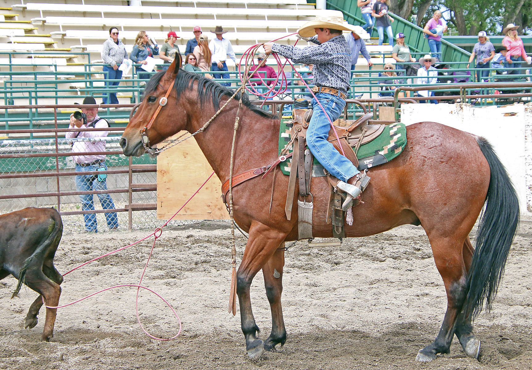 061020-elk-spt-jake-eary-memorial-rodeo-pete-mori.jpg